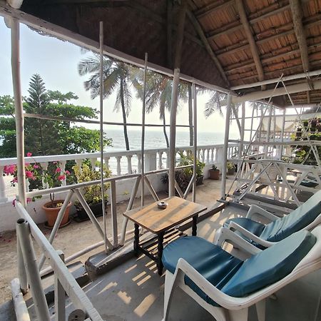This Is It Beachfront - Rooms, Cafe & Events アランボル エクステリア 写真