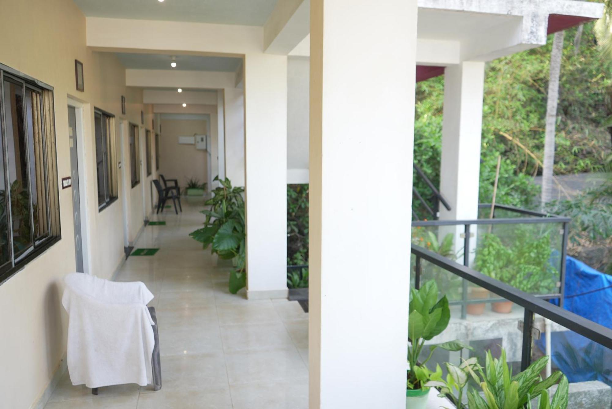 This Is It Beachfront - Rooms, Cafe & Events アランボル エクステリア 写真