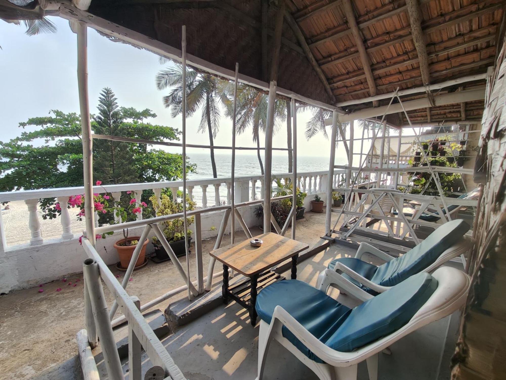 This Is It Beachfront - Rooms, Cafe & Events アランボル エクステリア 写真
