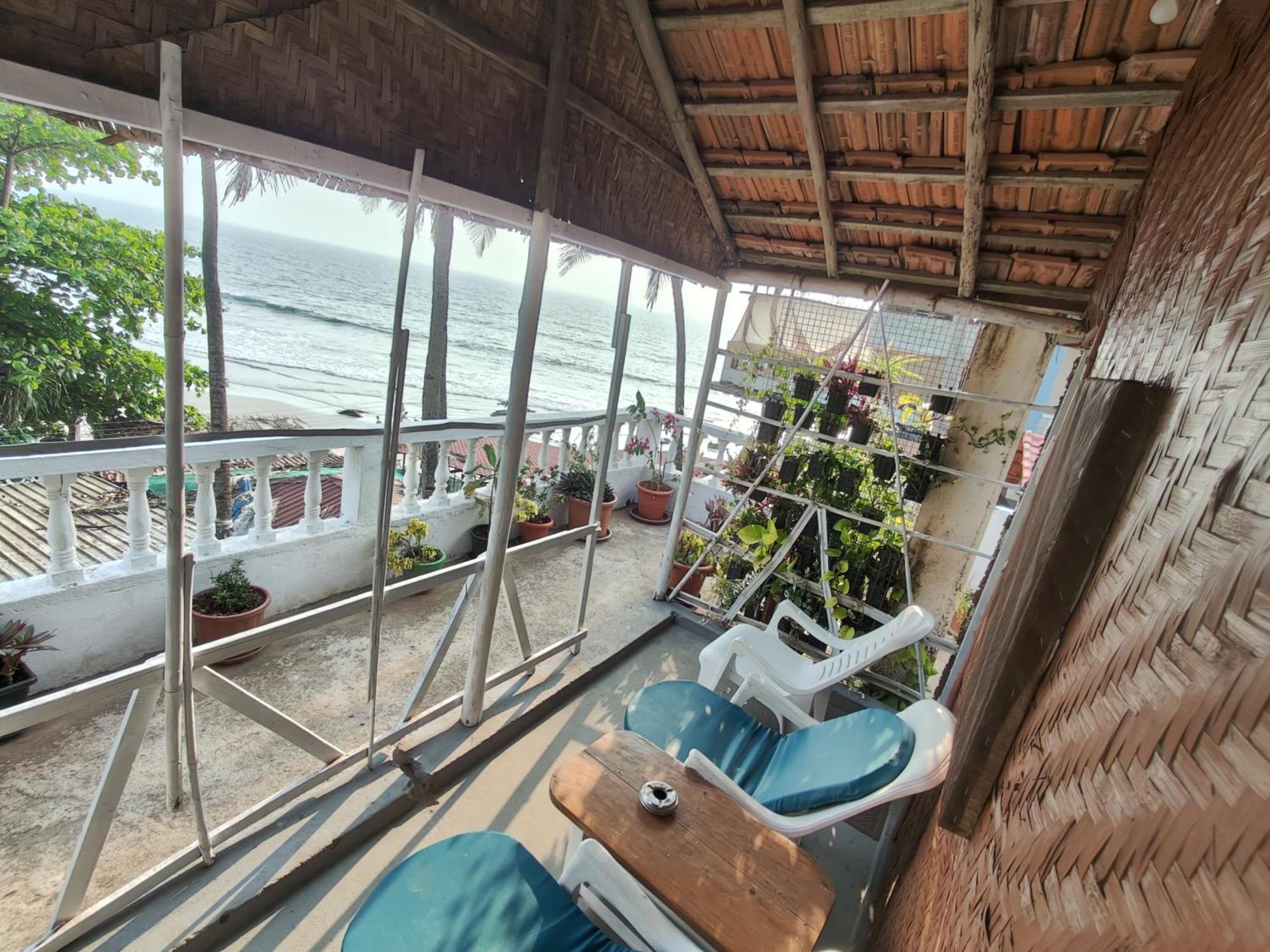 This Is It Beachfront - Rooms, Cafe & Events アランボル エクステリア 写真