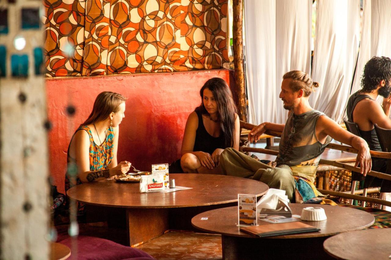 This Is It Beachfront - Rooms, Cafe & Events アランボル エクステリア 写真
